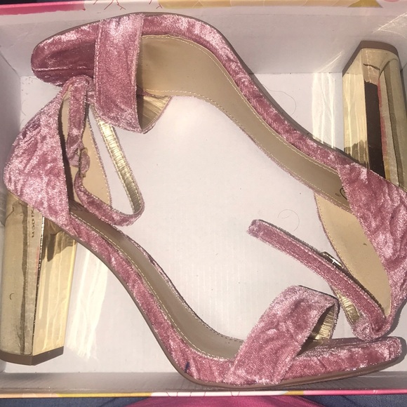 Heels - Picture 1 of 1